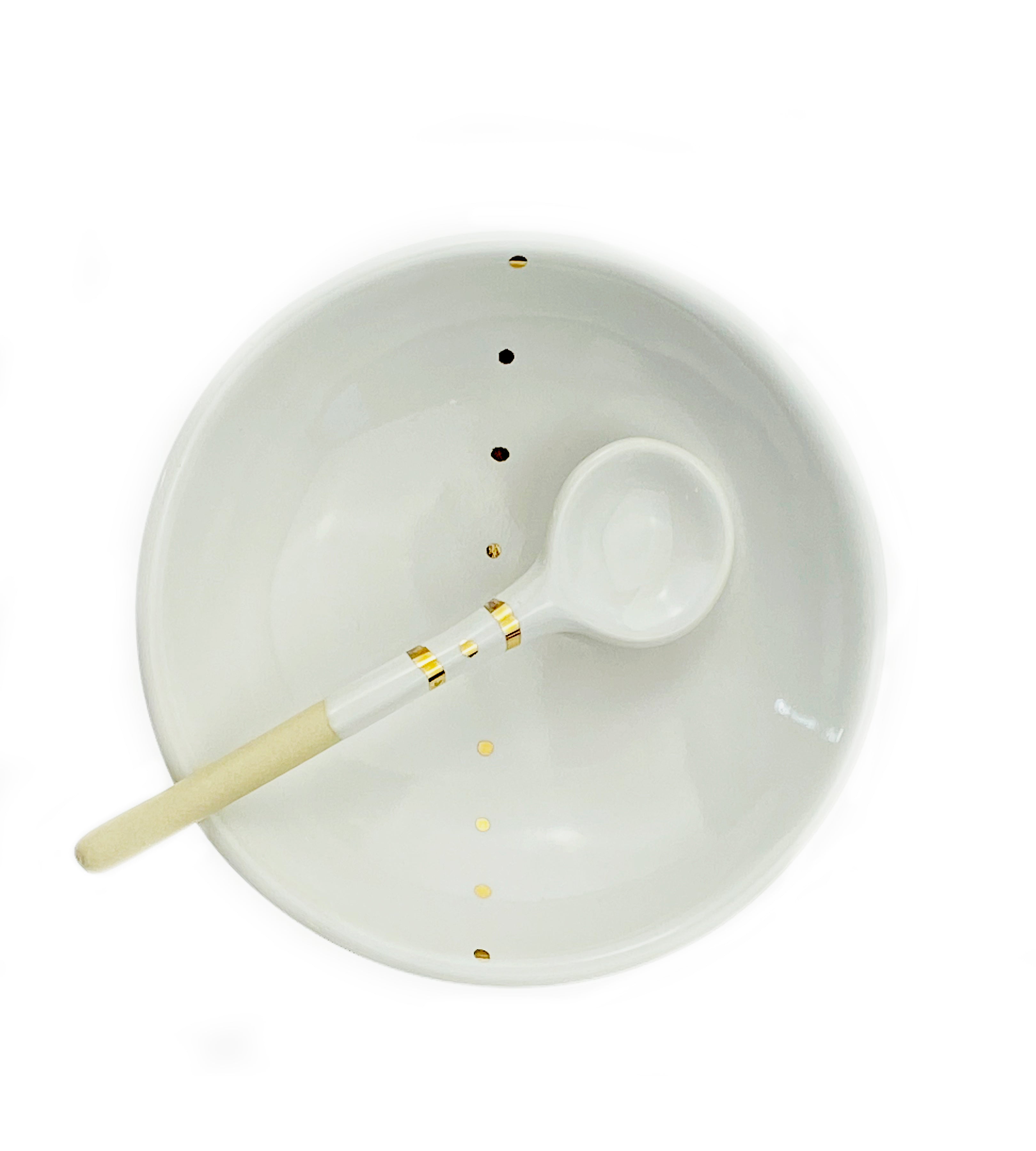 White ceramic mixing bowl with matching spoon and gold detail – artisan skincare accessory for face masks and rituals